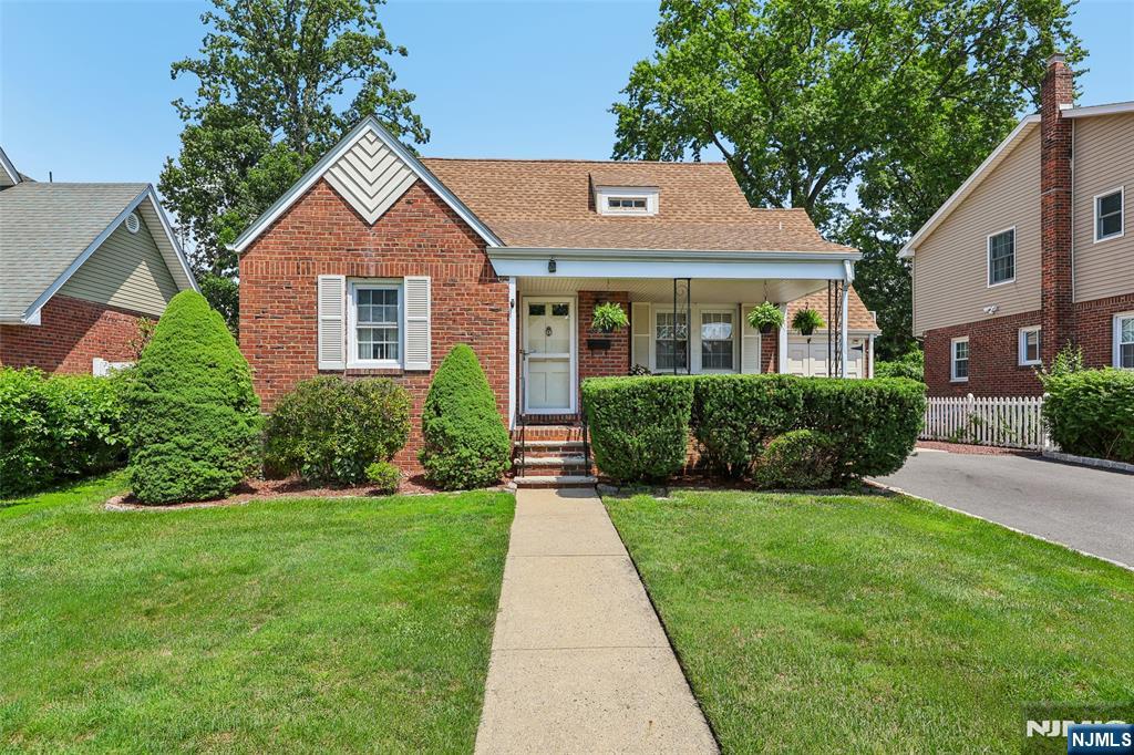 2-33 35th St, Fair Lawn, NJ 07410