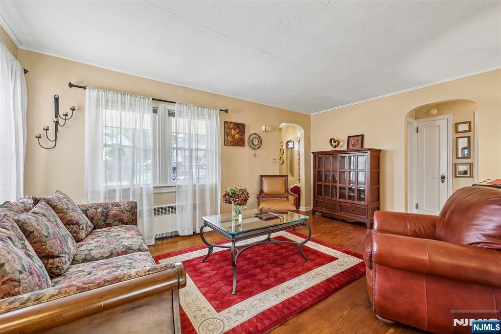 2-33 35th St, Fair Lawn, NJ 07410