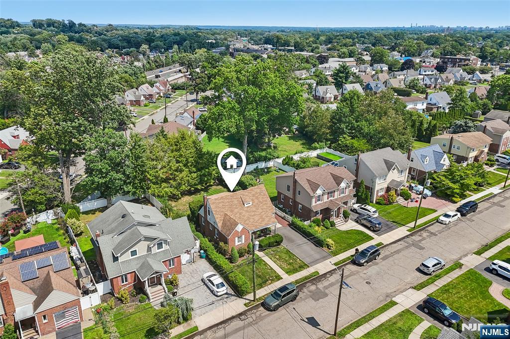 2-33 35th St, Fair Lawn, NJ 07410