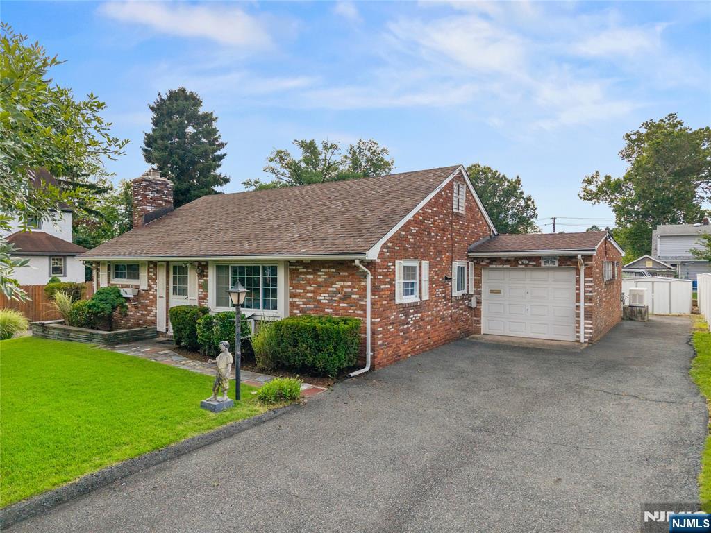 498 Riverside Ter, Rutherford, NJ 07070