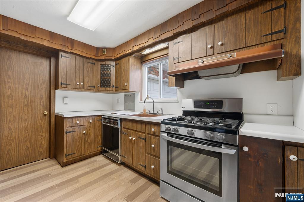 498 Riverside Ter, Rutherford, NJ 07070