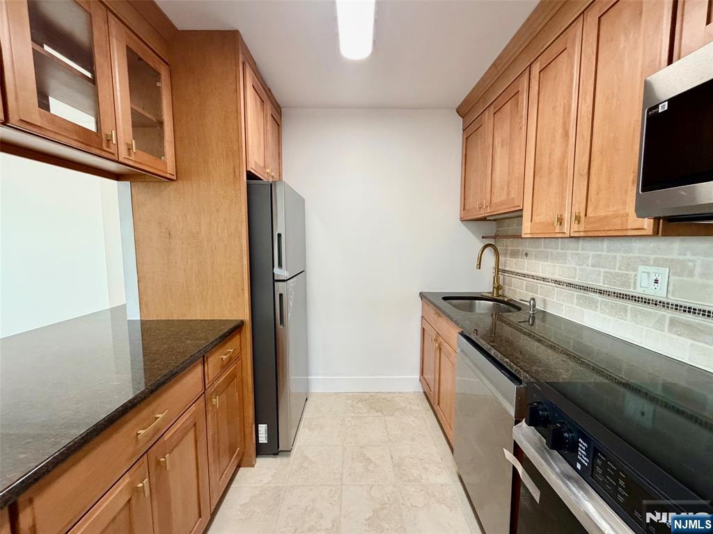 770 Anderson Avenue 14C - Photo 5