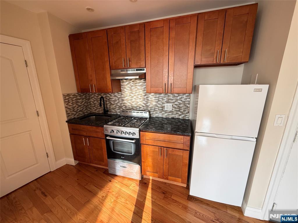 24 Dean Street 4 - Photo 4
