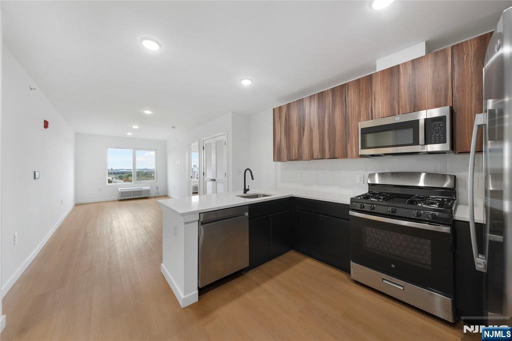 768 Bergen Street 4C - Photo 2
