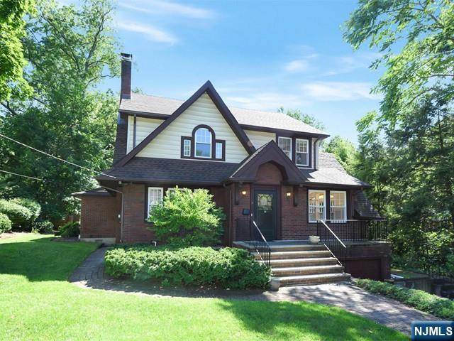 8 Laurel Avenue - Photo 1