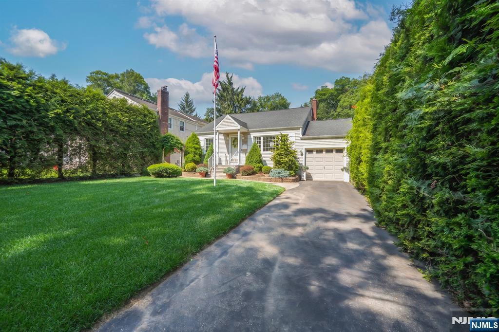 63 Hazel Avenue - Photo 2