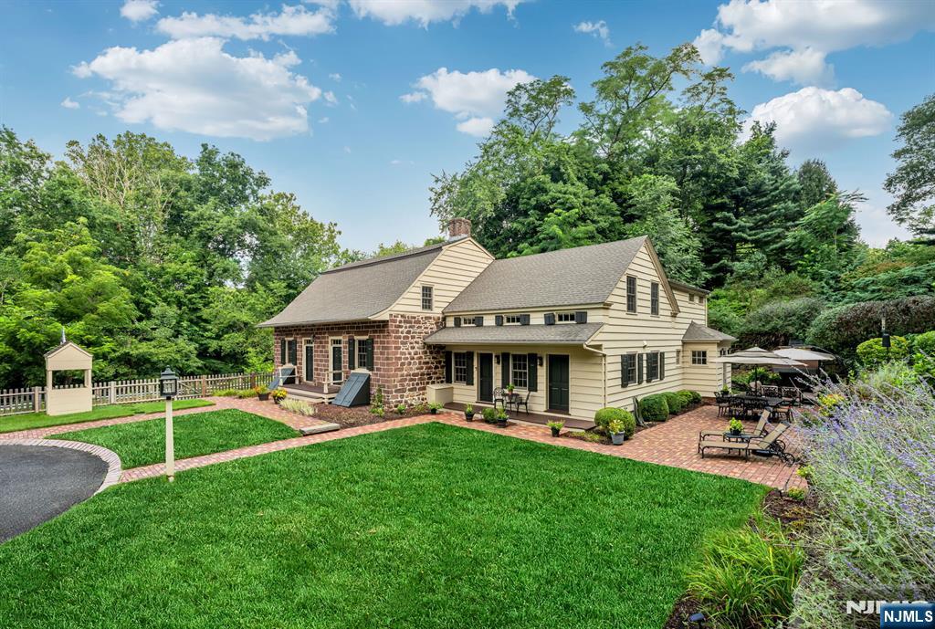605 E Saddle River Road - Photo 3