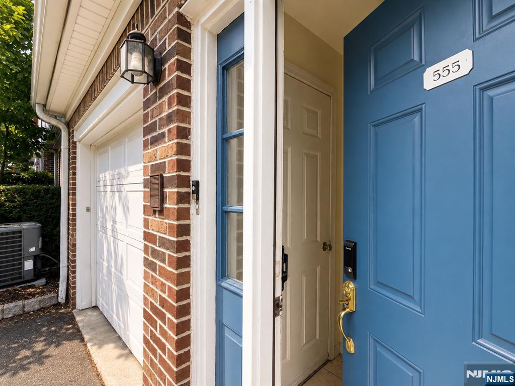 555 Ridge Lane - Photo 4