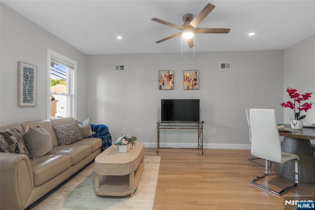 96 Washington St, Lodi, NJ 07644