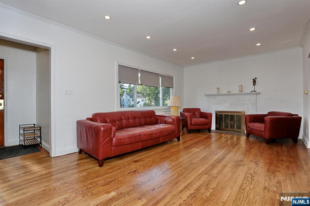 1116 Trafalgar St, Teaneck, NJ 07666