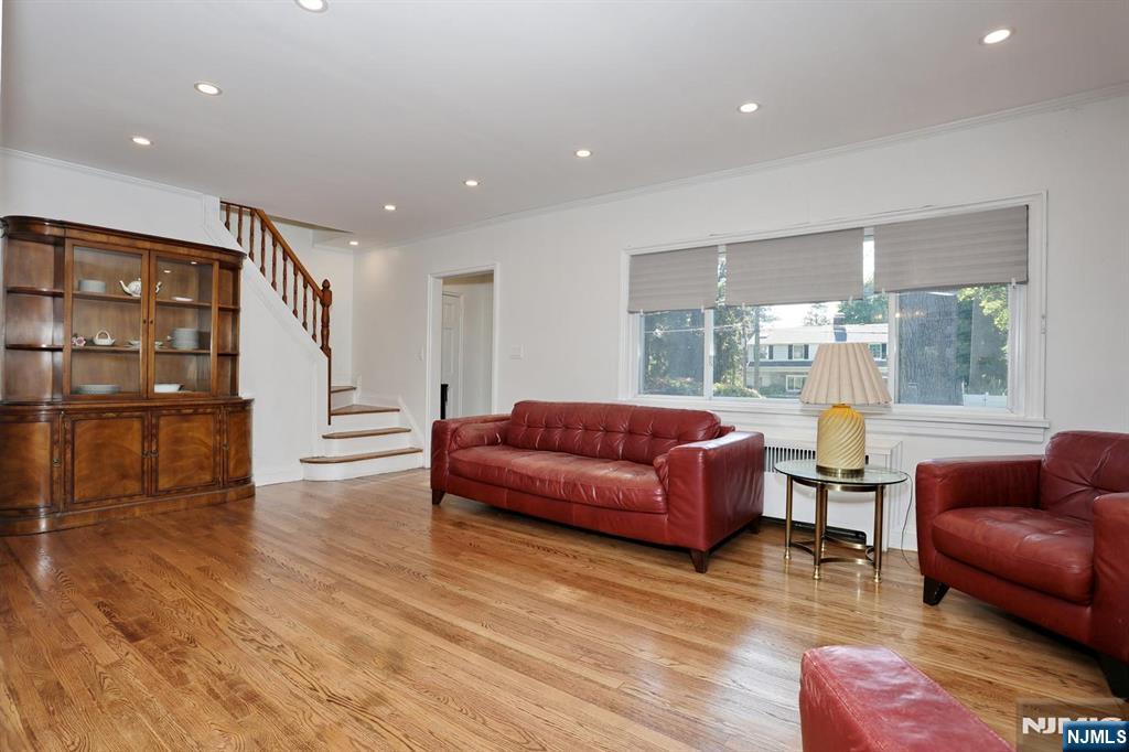 1116 Trafalgar St, Teaneck, NJ 07666