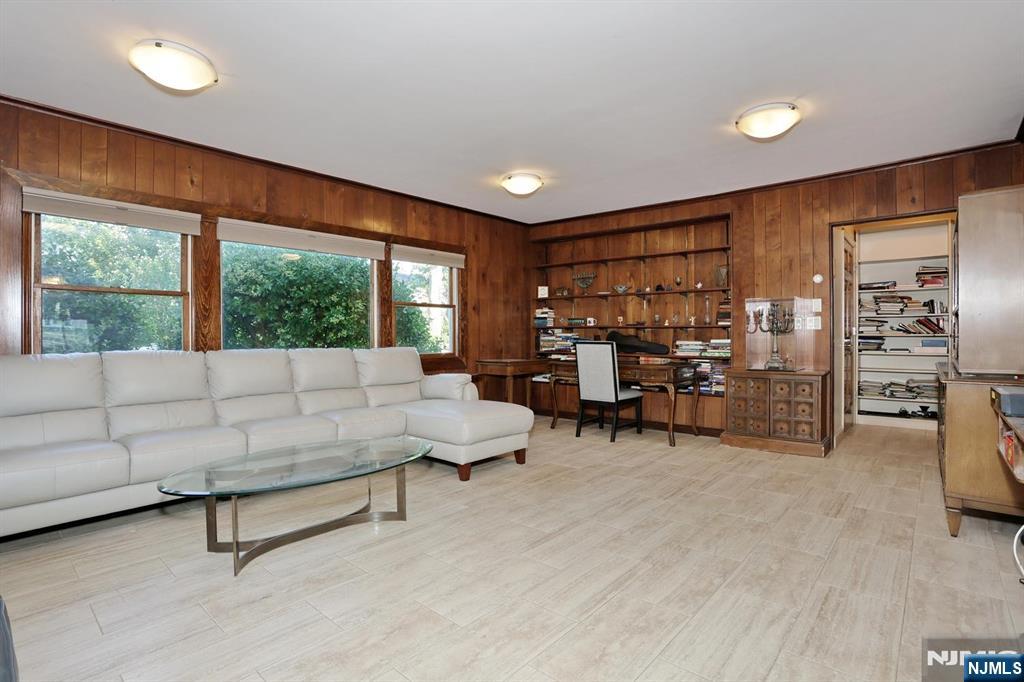 1116 Trafalgar St, Teaneck, NJ 07666