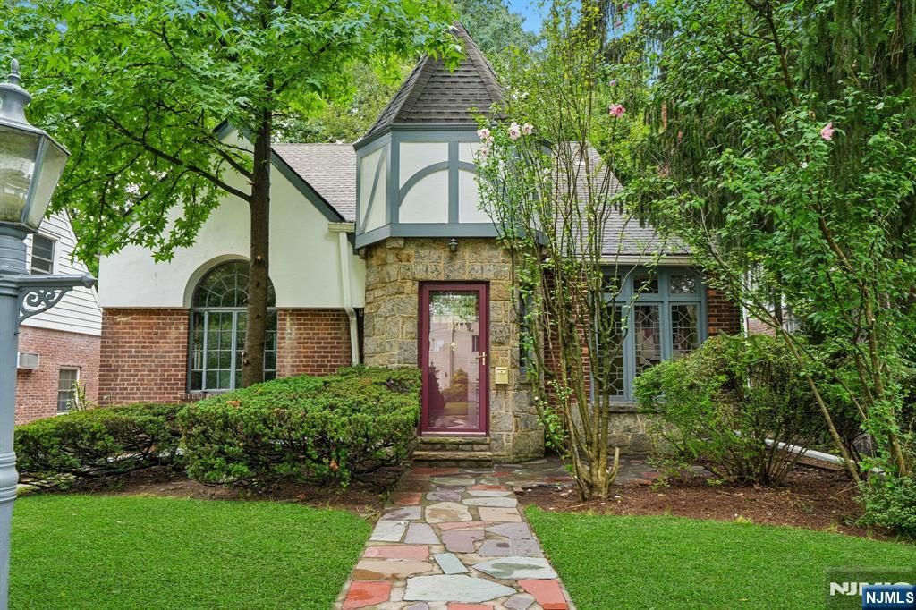 1094 Belle Ave, Teaneck, NJ 07666