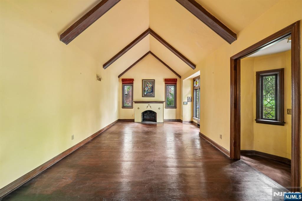 1094 Belle Ave, Teaneck, NJ 07666