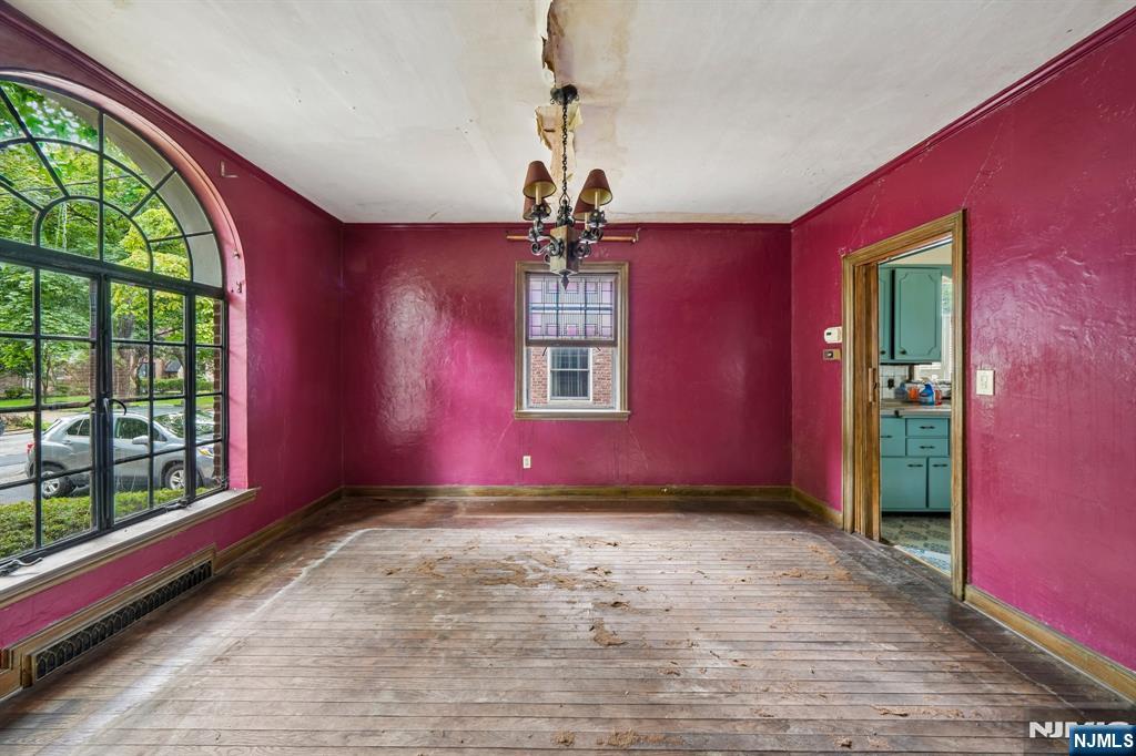 1094 Belle Ave, Teaneck, NJ 07666