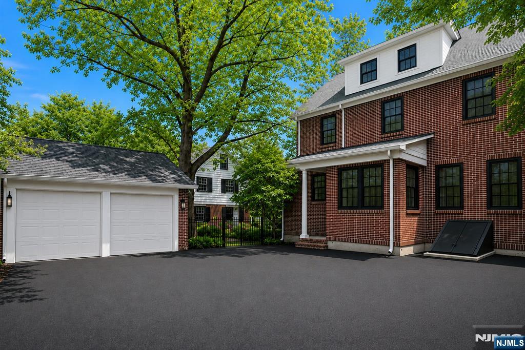 210 Spring Valley Avenue - Photo 2