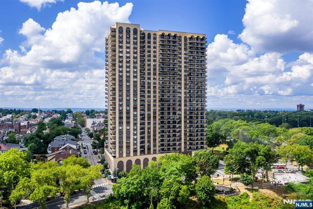 7855 Boulevard East 27H - Photo 1