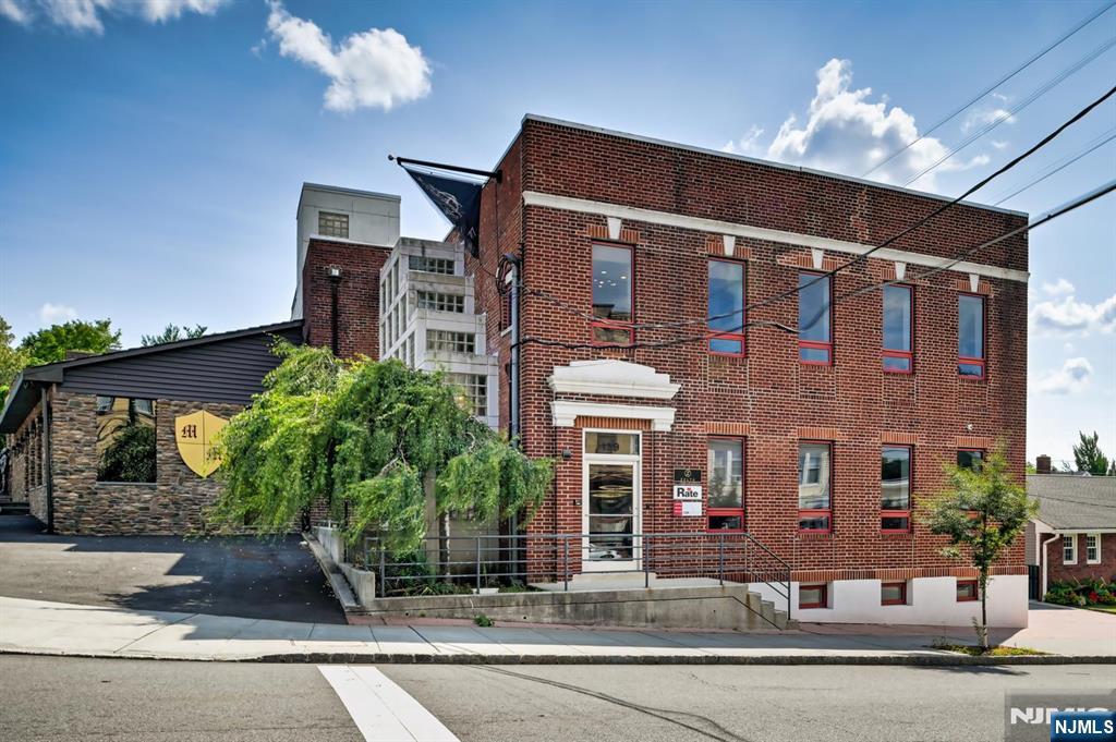 139 Chestnut Street - Photo 1