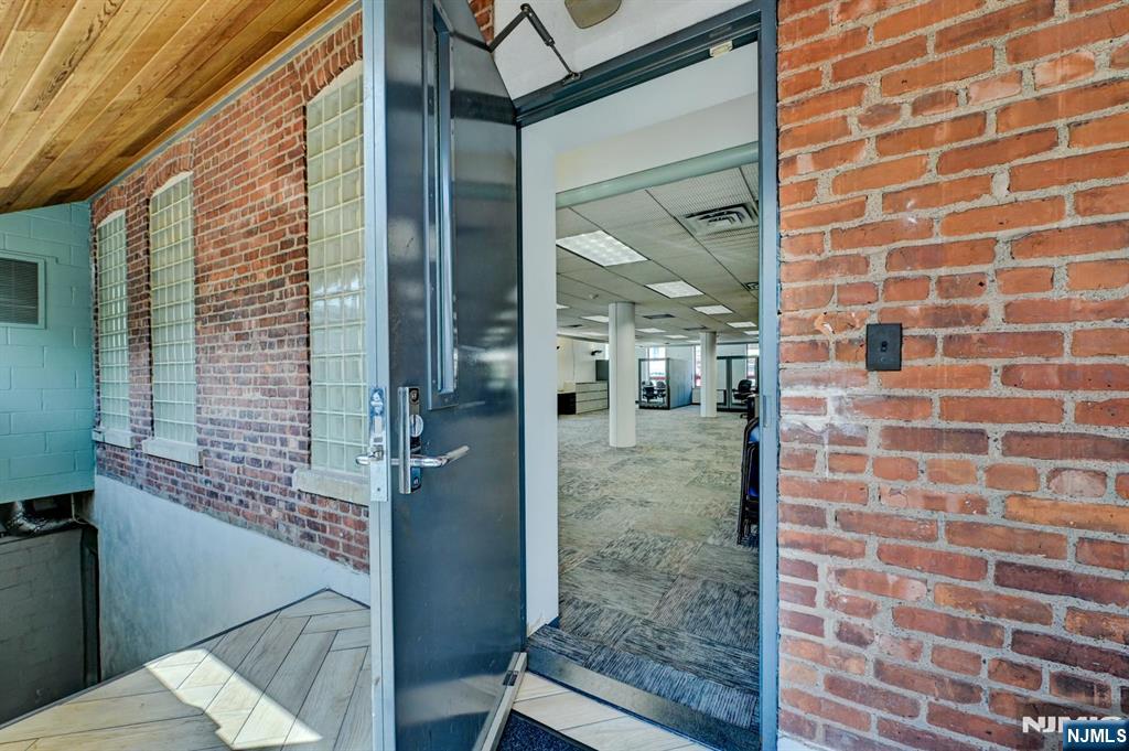 139 Chestnut Street - Photo 3