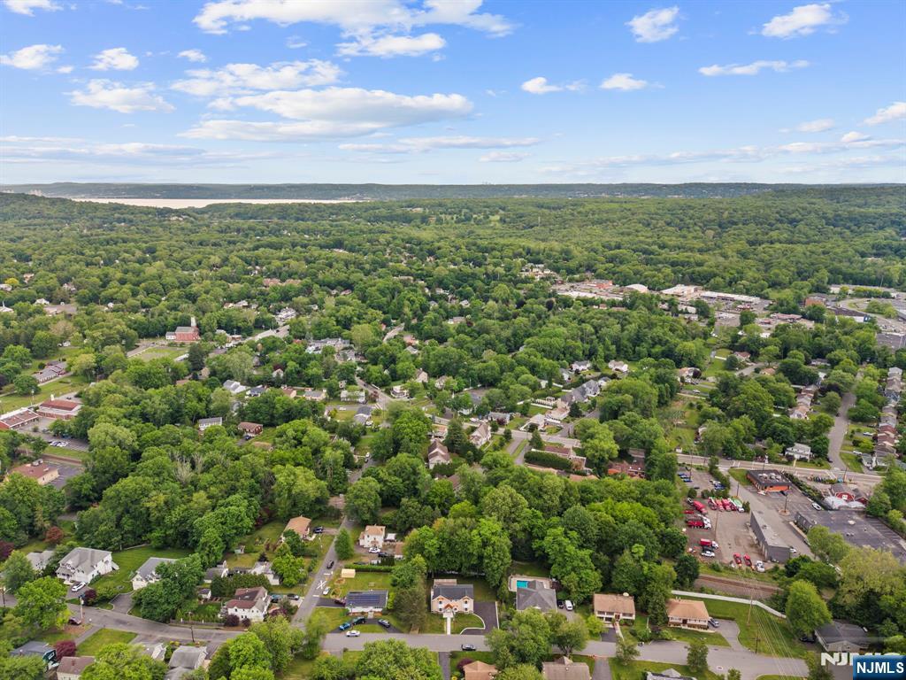 418 East Ave, Northvale, NJ 07647