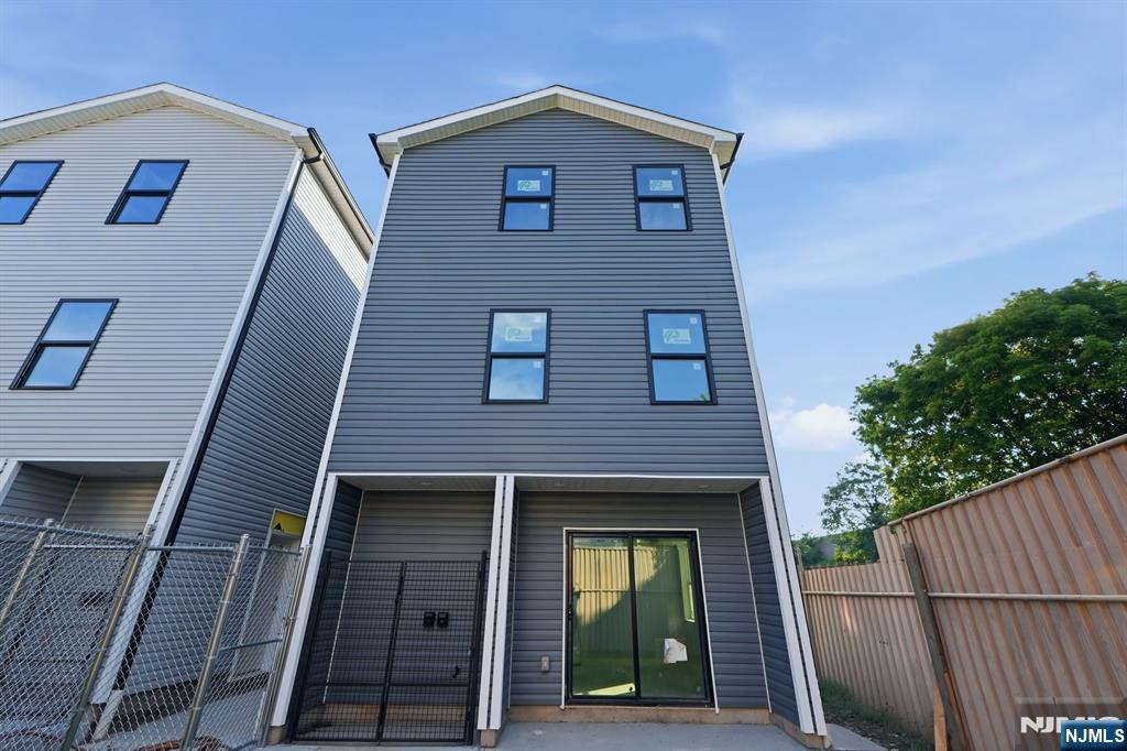 33rd image of 339 Court St, Elizabeth, NJ 07206 | MLS# 26027946