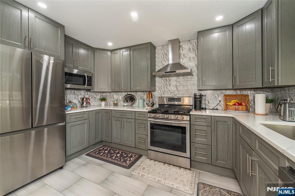 54 Hasbrouck Ave, Hasbrouck Heights, NJ 07604