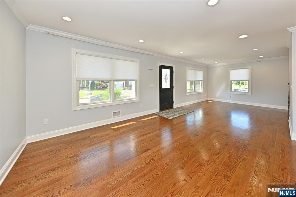 39-37 Sycamore Drive - Photo 2