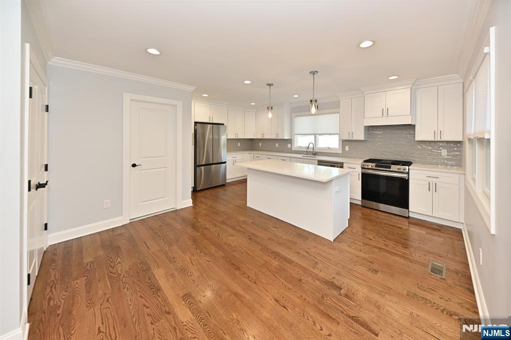 39-37 Sycamore Drive - Photo 5