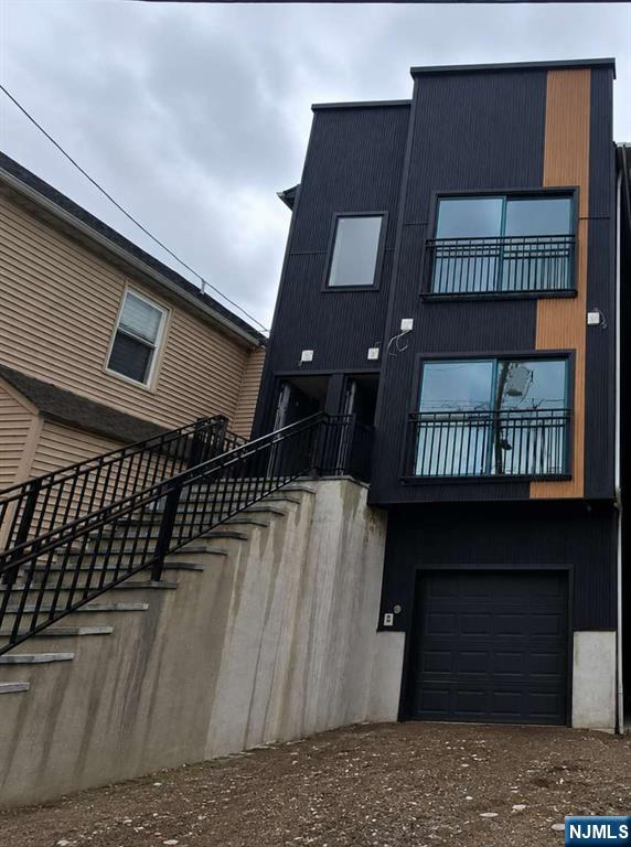56 Oak Avenue - Photo 1