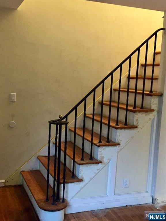 207 Wortendyke Avenue - Photo 2