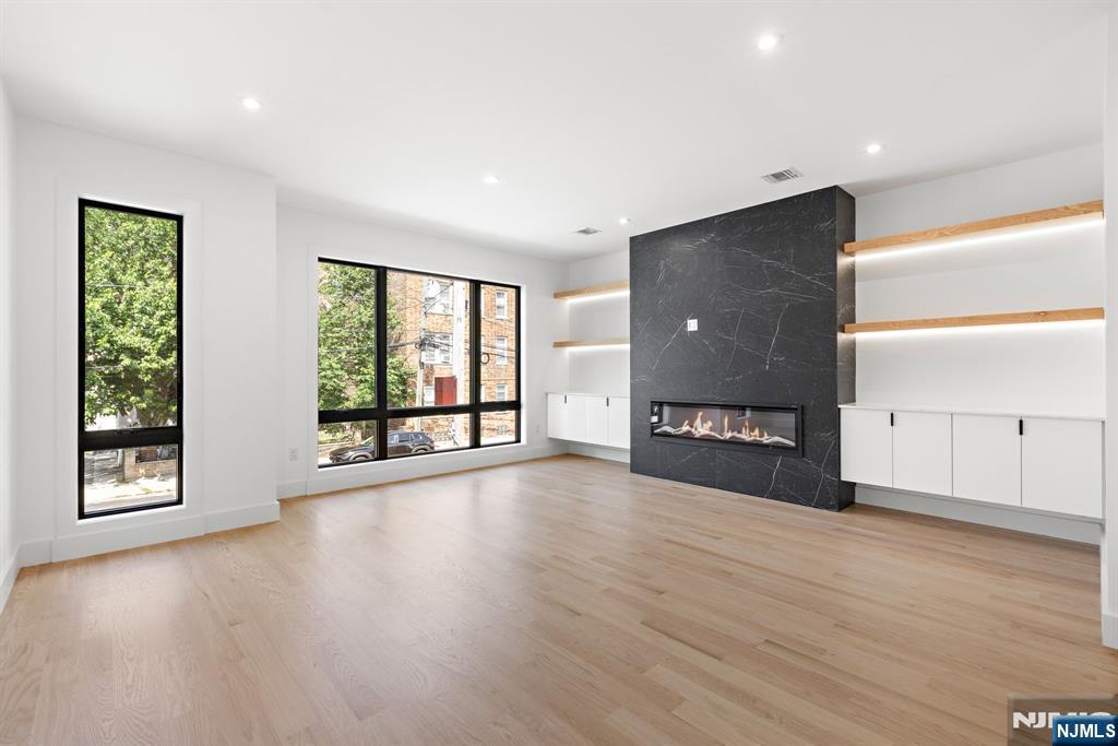 264 Grant Avenue - Photo 3