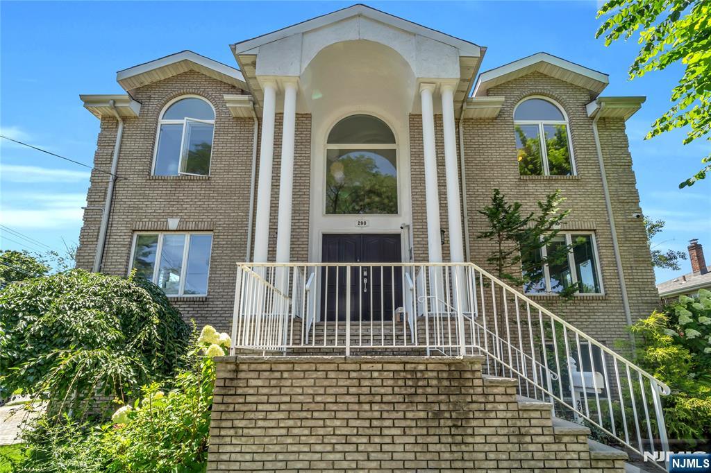 290 Mohegan Way - Photo 1