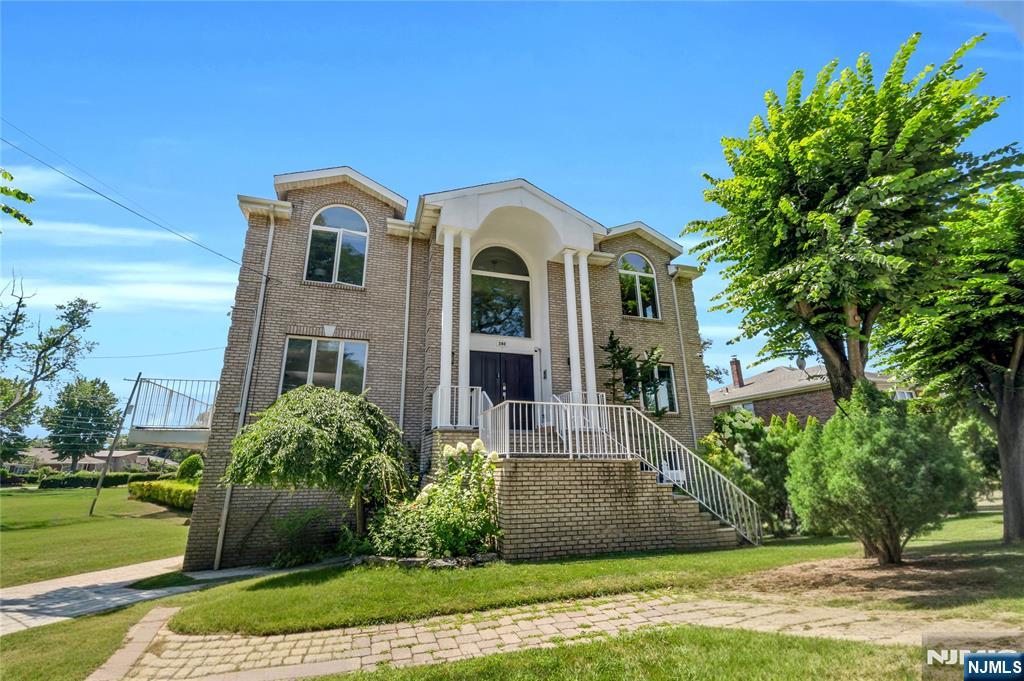 290 Mohegan Way - Photo 2