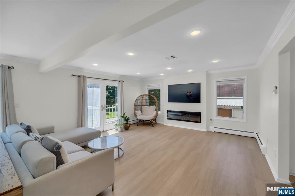 290 Mohegan Way - Photo 4