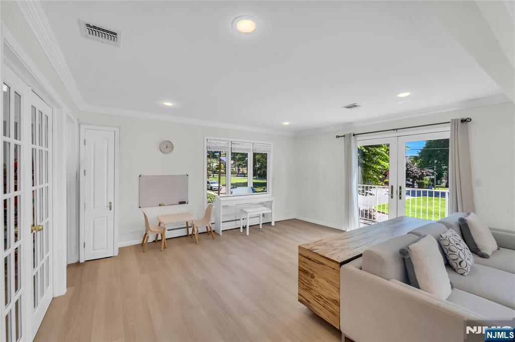 290 Mohegan Way - Photo 5