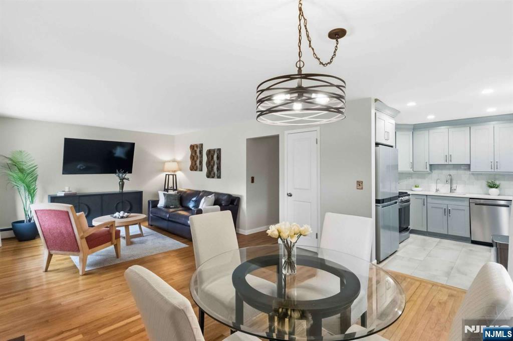 108 Wyandotte Avenue - Photo 2