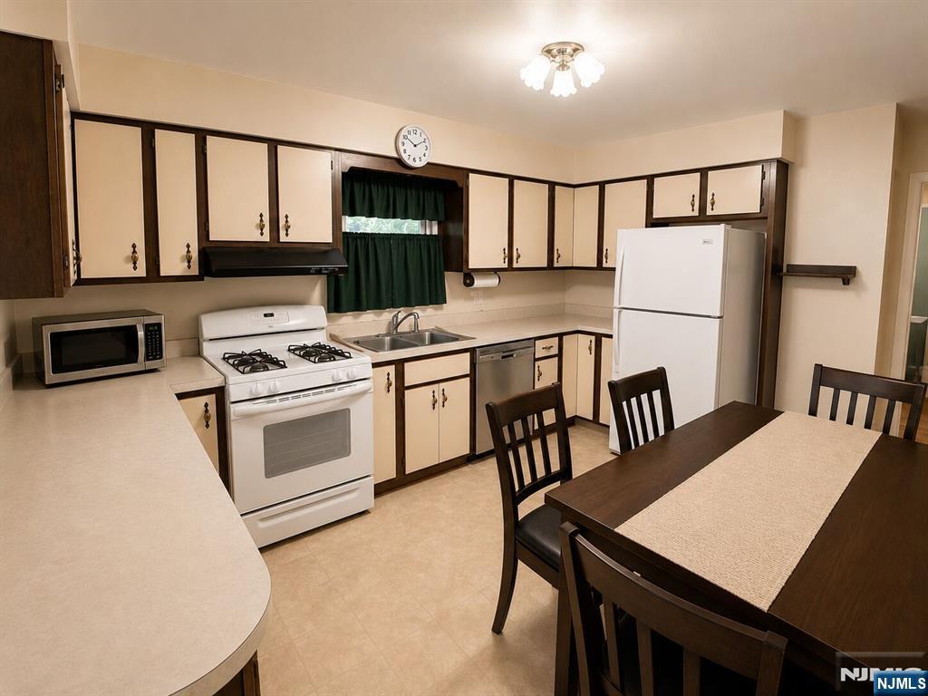 70 Bromley Place - Photo 3