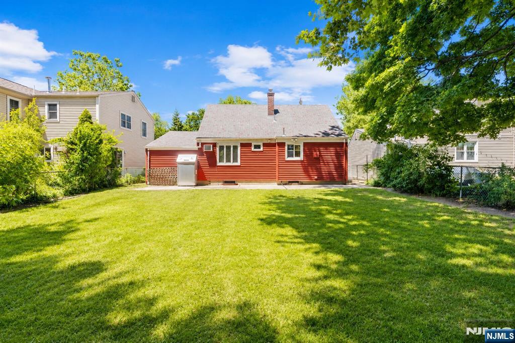 1-10 Lambert Rd, Fair Lawn, NJ 07410