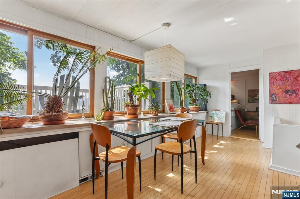 2nd image of 6 Old Wood Rd, Edgewater, NJ 07020 | MLS# 26028036