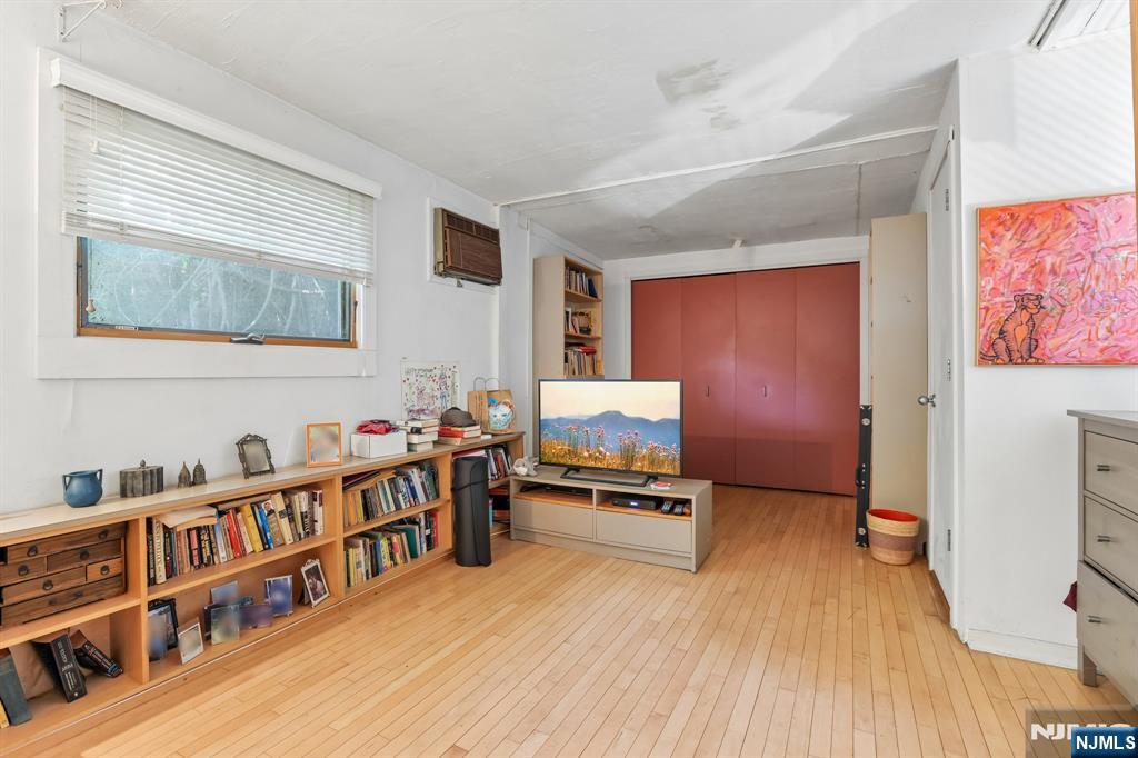 5th image of 6 Old Wood Rd, Edgewater, NJ 07020 | MLS# 26028036