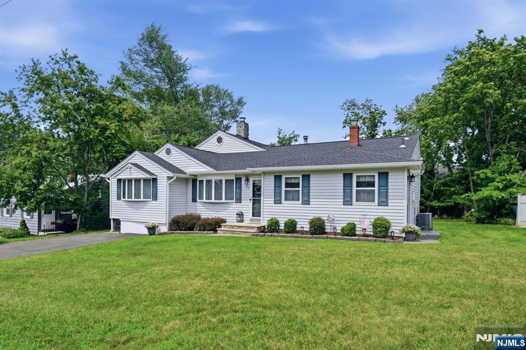 63 Stewart Avenue - Photo 2