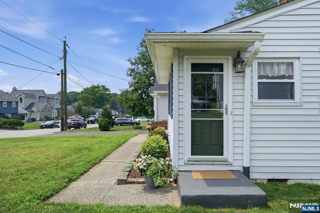 63 Stewart Avenue - Photo 5
