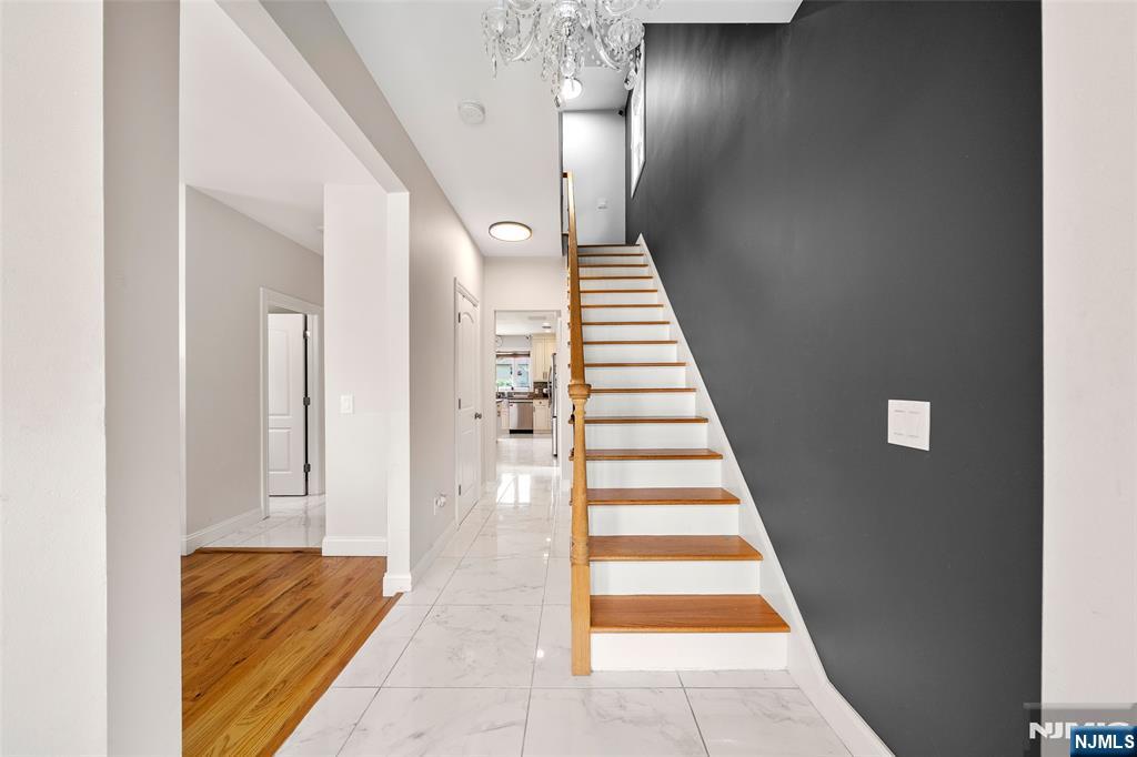 156 Phelps Avenue - Photo 3