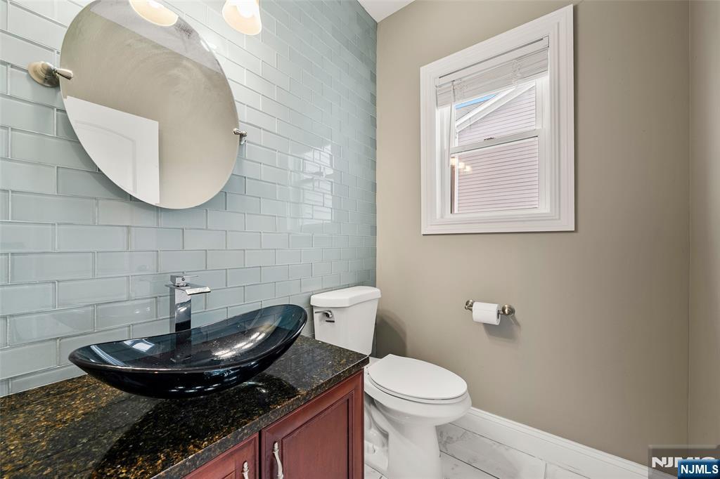 156 Phelps Avenue - Photo 5