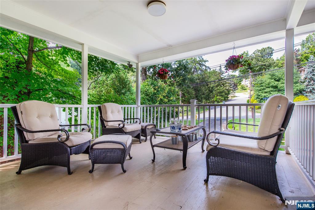 186 Macdonald Drive - Photo 3