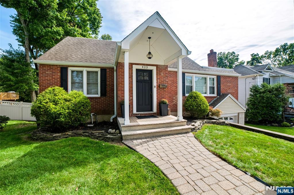 423 West Avenue - Photo 1