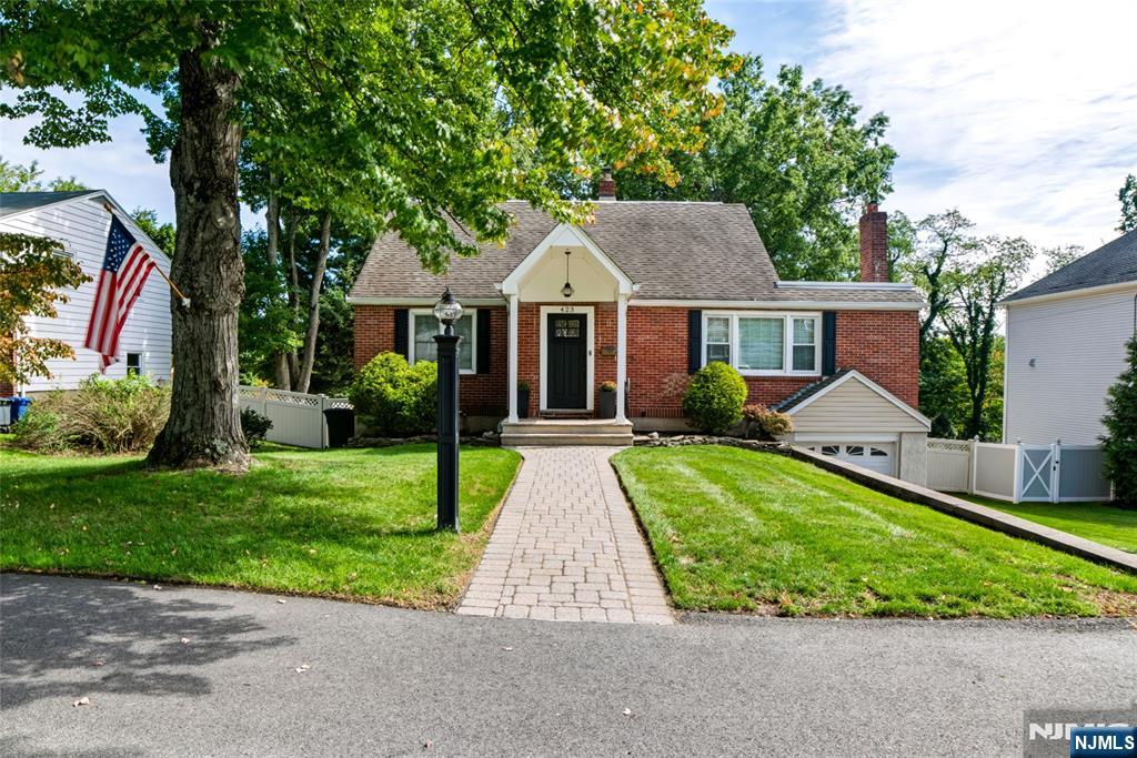 423 West Avenue - Photo 2
