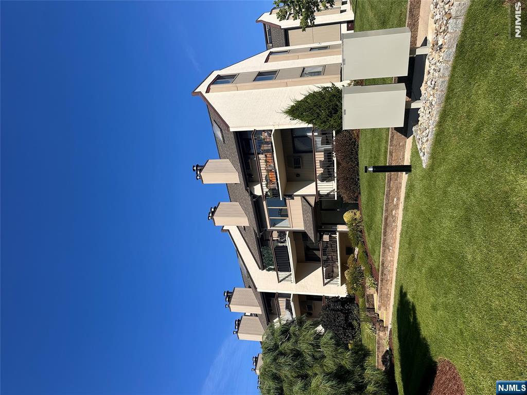612 West Ridge Mews - Photo 1
