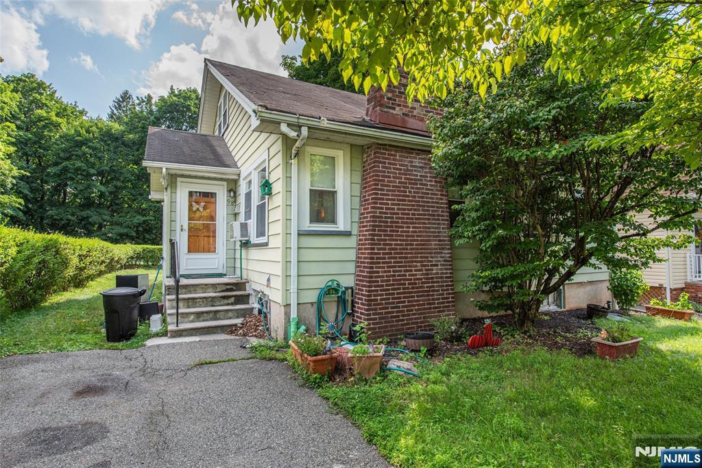 98 Westville Avenue - Photo 1