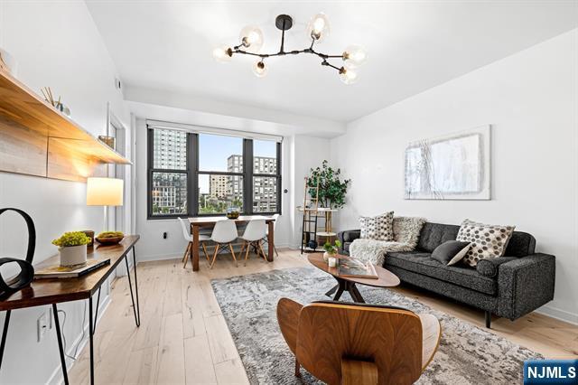 149 Essex Street 5T - Photo 1
